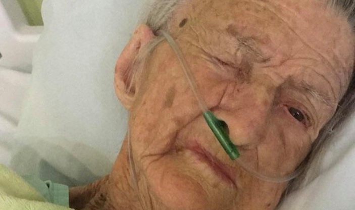 Idosa de 98 anos se recupera do coronavírus após mais de três semanas internada