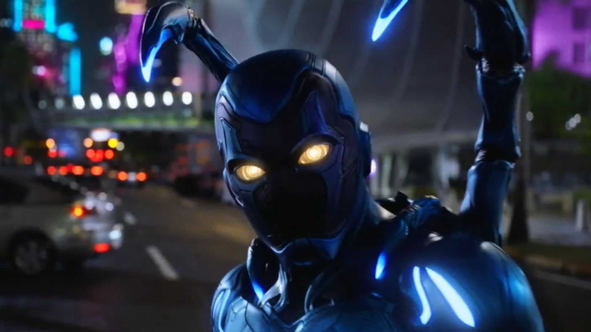 Jaime Reyes precisa aprender a ser um herói no novo trailer de “Besouro Azul”