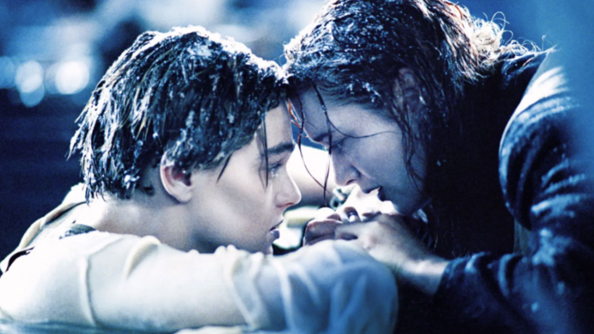 James Cameron admite que Jack teria sobrevivido na porta com Rose em “Titanic”