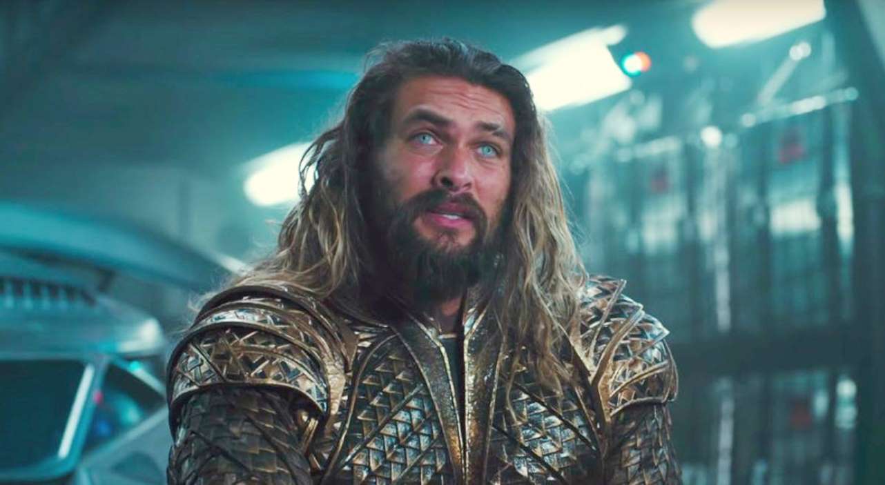 Jason Momoa divulga imagem inédita de Liga da Justiça e faz campanha para uma nova versão do filme