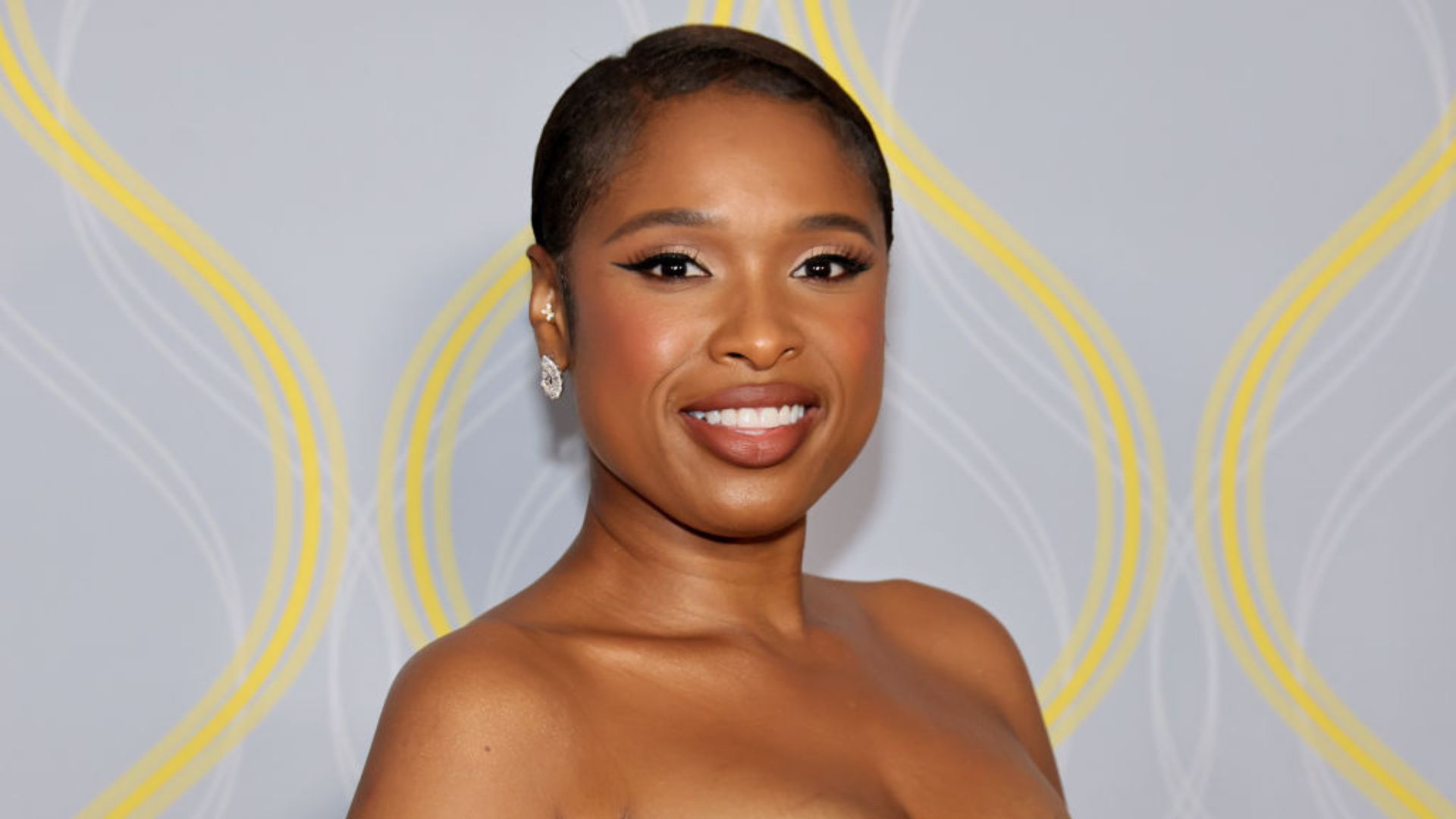 Jennifer Hudson ganha prêmio Tony e é 17ª pessoa a alcançar status EGOT