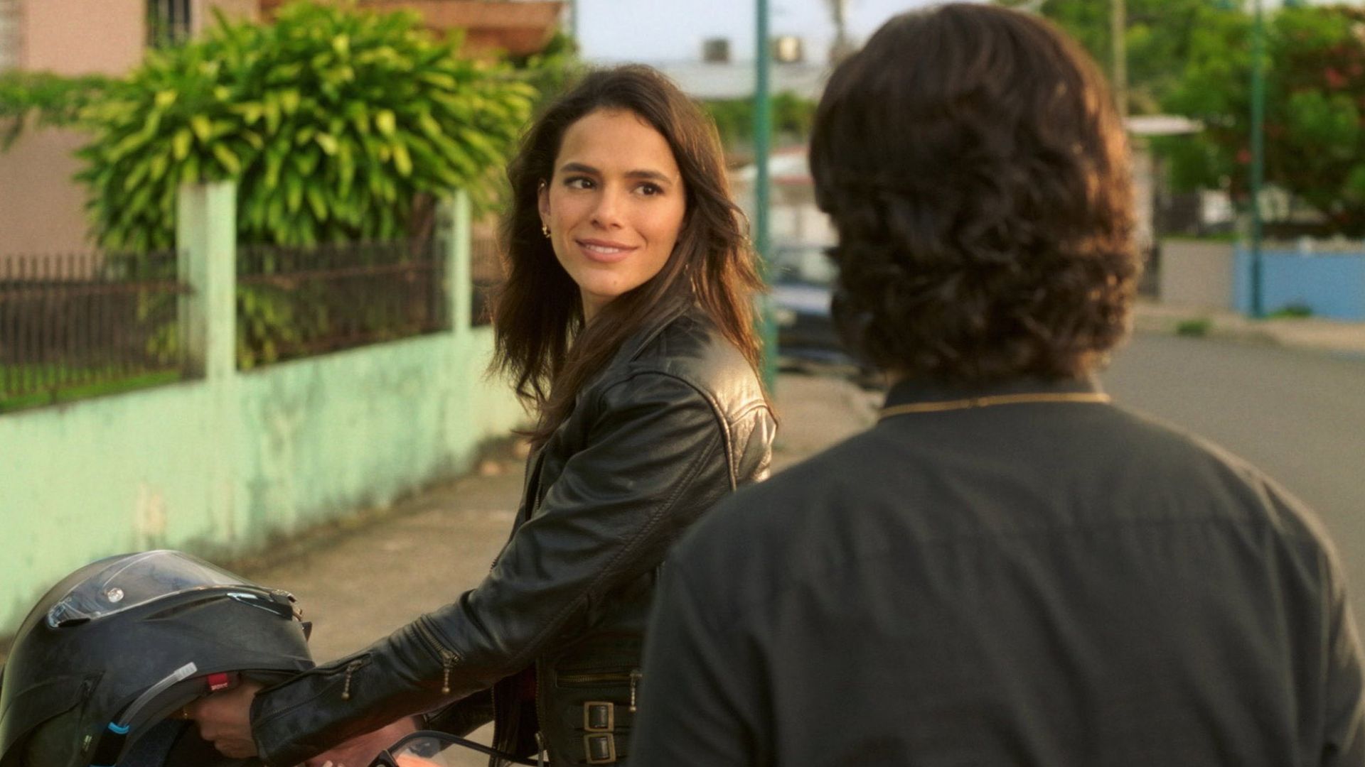 Bruna Marquezine será brasileira em “Besouro Azul”