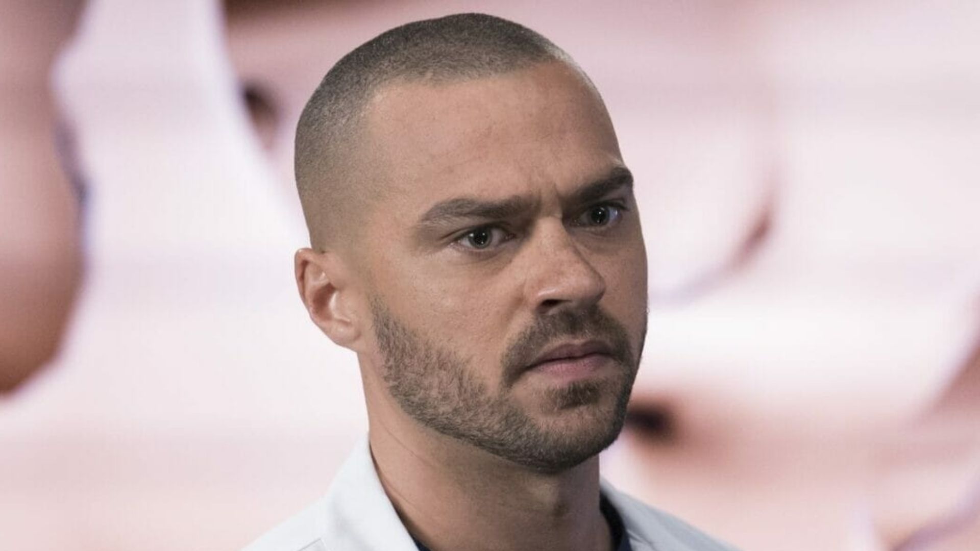 Jesse Williams é confirmado no elenco da 3ª temporada de “Only Murders In The Building”