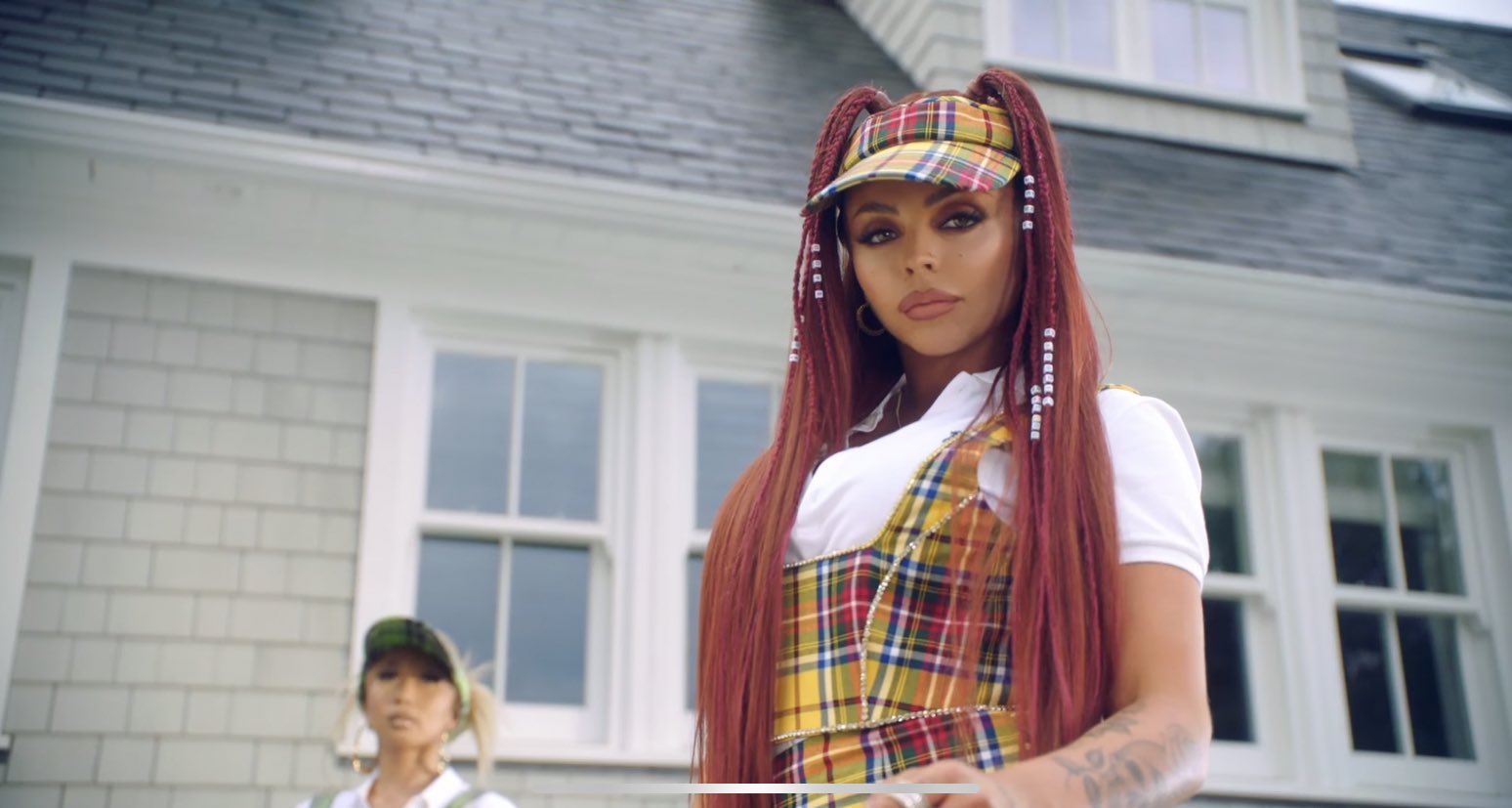 Jesy Nelson lança carreira solo com “Boyz”, colaboração com Nicki Minaj