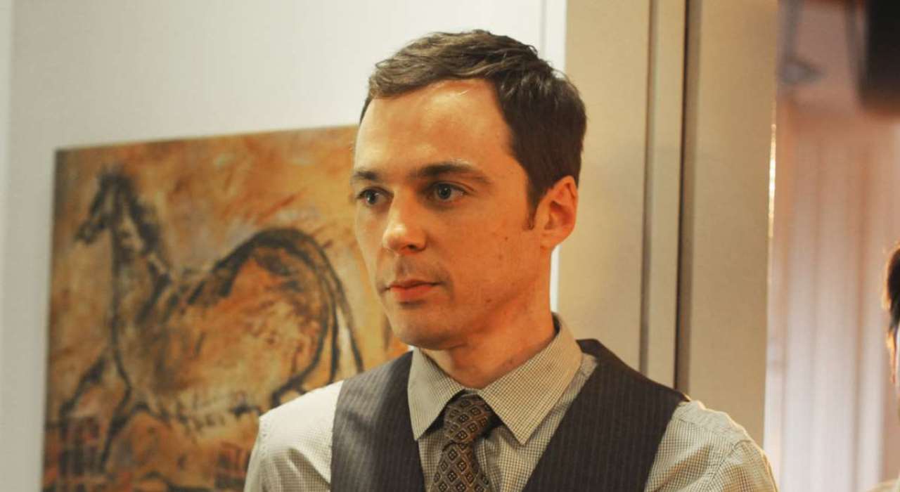 Jim Parsons, o Sheldon de The Big Bang Theory, produzirá série sobre movimento LGBTQ para HBO MAX