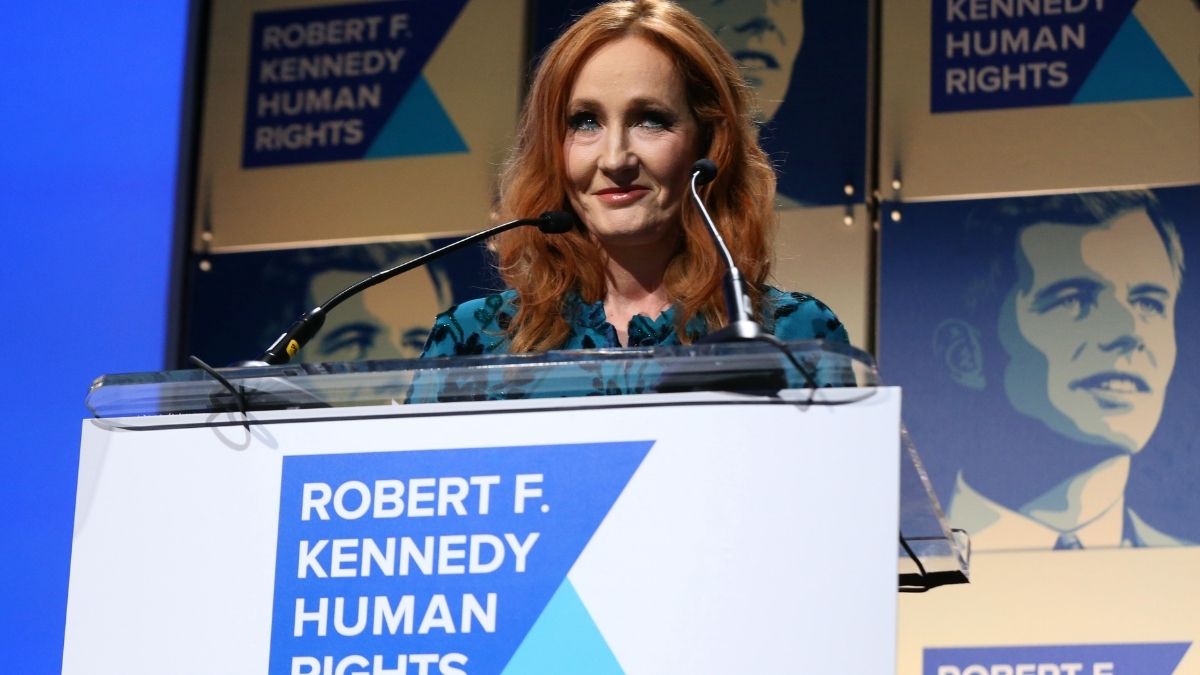 J.K. Rowling revela ataques após ser acusada de transfobia