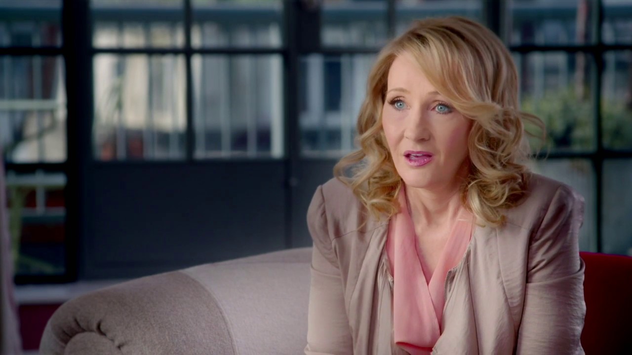 J.K. Rowling volta a se envolver em polêmica após divulgar produto de loja online
