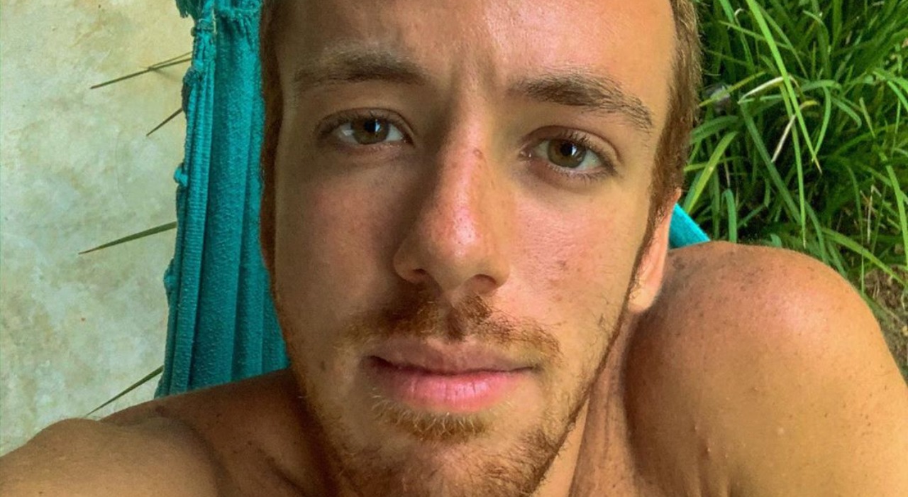 Estrela de comerciais da Vivo assume ser gay: “Sou extremamente grato”