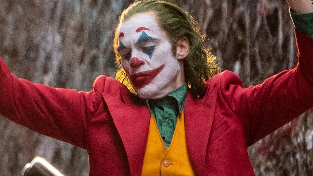 Joaquin Phoenix comemora Oscar de Melhor Ator comendo hambúrguer vegano em lanchonete de Los Angeles