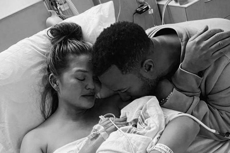 Filho de John Legend morre após o parto: “Estamos chocados e com uma dor profunda”