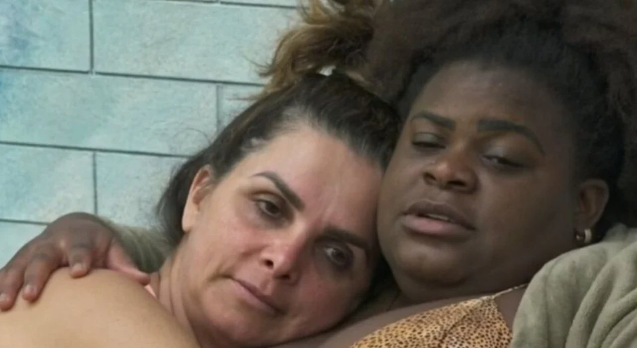 “A Fazenda 12”: Jojo finge dormir em reunião comandada por Luiza