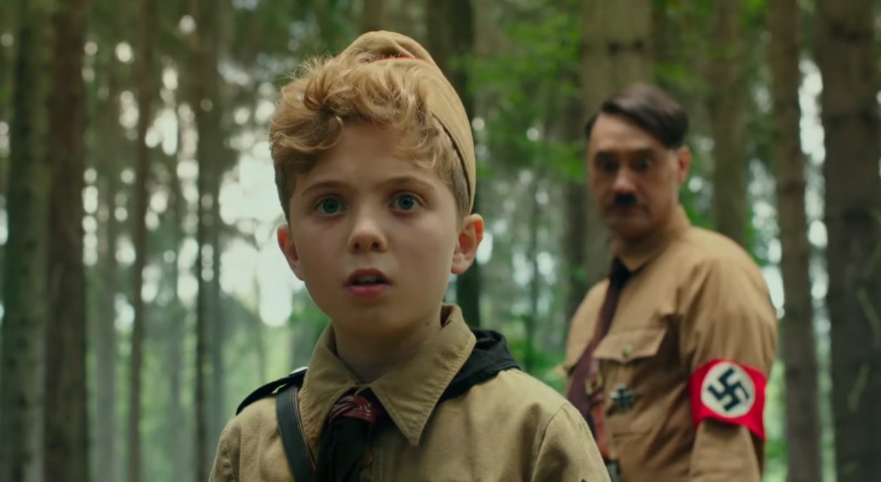 Jojo Rabbit ganha novo trailer com garoto questionando nazismo de Hitler