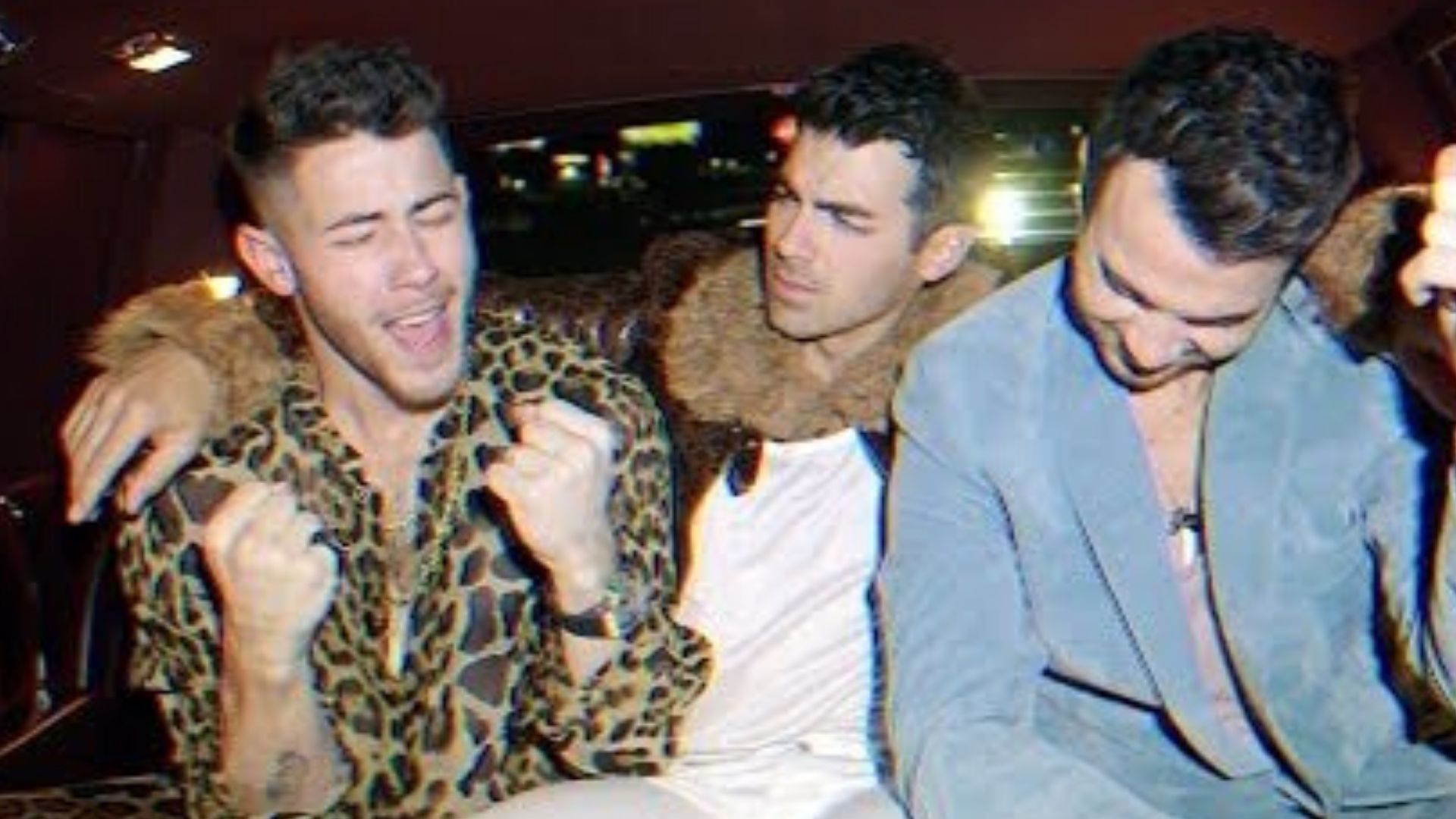 Jonas Brothers curte noite em Las Vegas no novo clipe de What A Gotta Do; assista