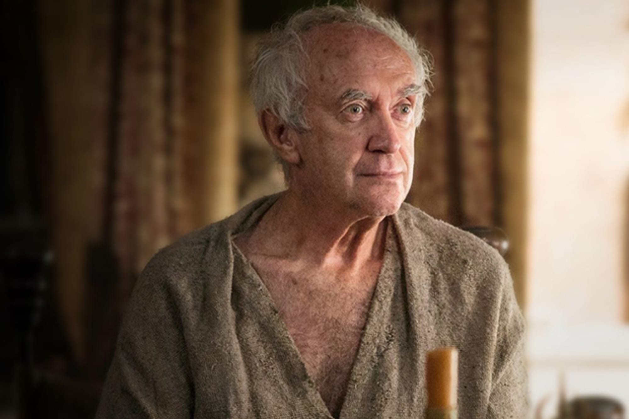 The Crown: Jonathan Pryce irá interpretar príncipe Philip nas próximas temporadas