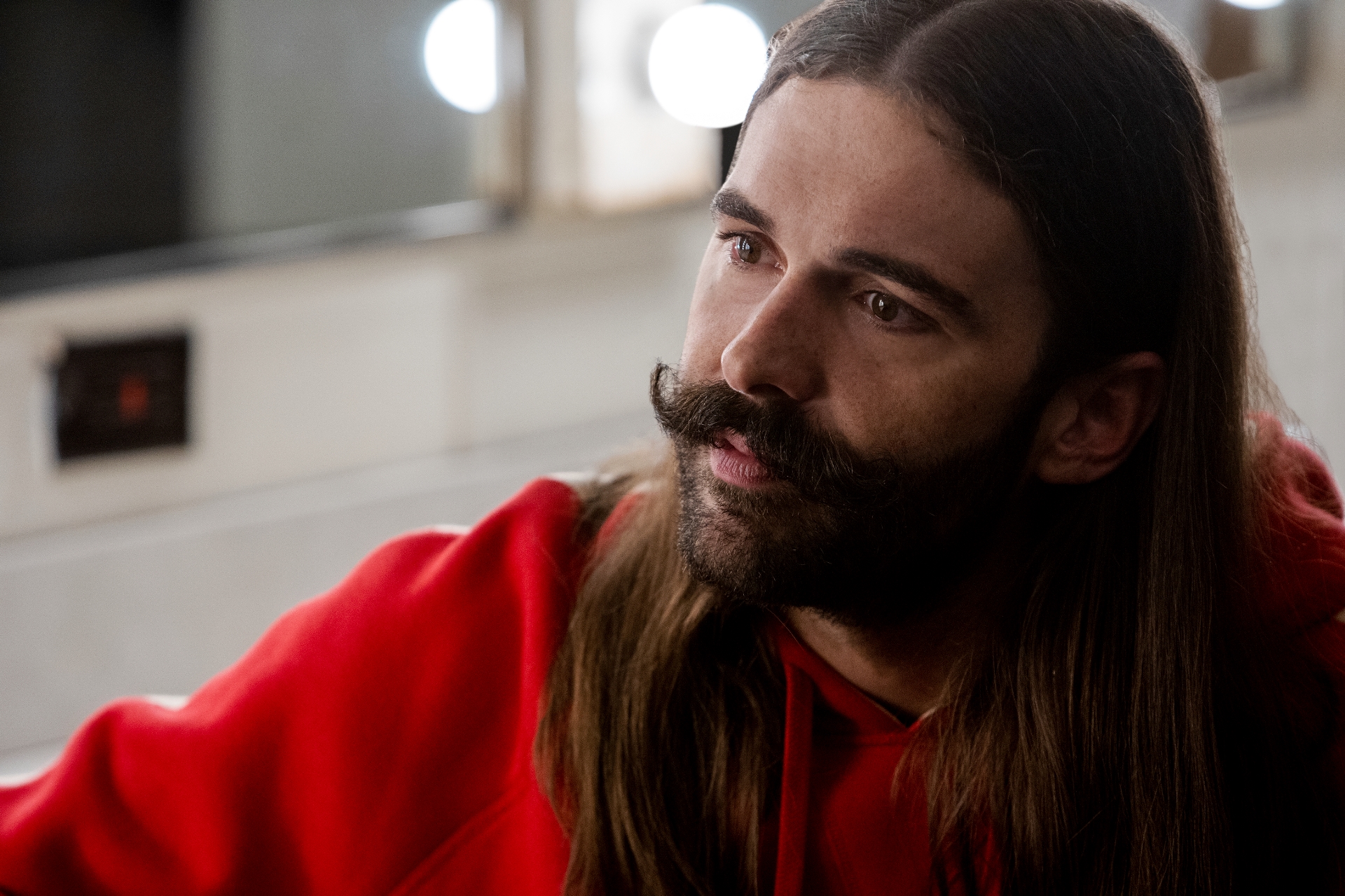 Jonathan Van Ness diz que diagnóstico de HIV não impactou negativamente sua vida