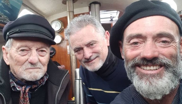 Navegador passa 85 dias em barco e atravessa mais de 12 mil quilômetros para rever os pais