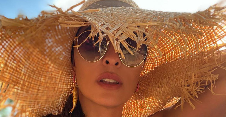 Juliana Paes posa de fio-dental em Noronha e causa frisson na web: “Parou o Instagram”