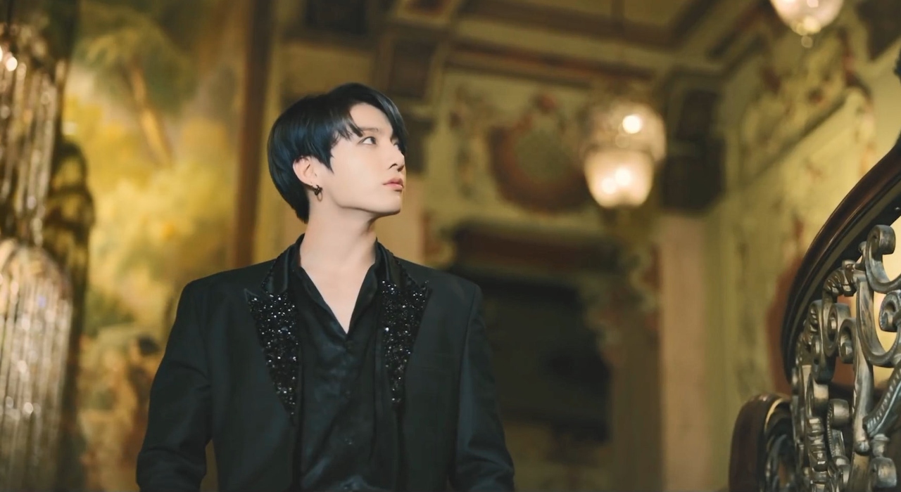 Jungkook do BTS e mais 3 astros do k-pop foram a balada que virou foco de coronavírus