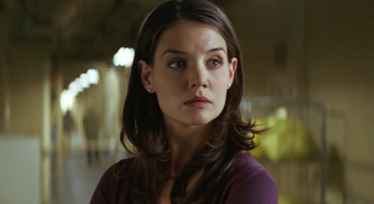 Katie Holmes está preocupada com a adolescência da filha Suri: ”A atmosfera ao redor do mundo é aterrorizante”
