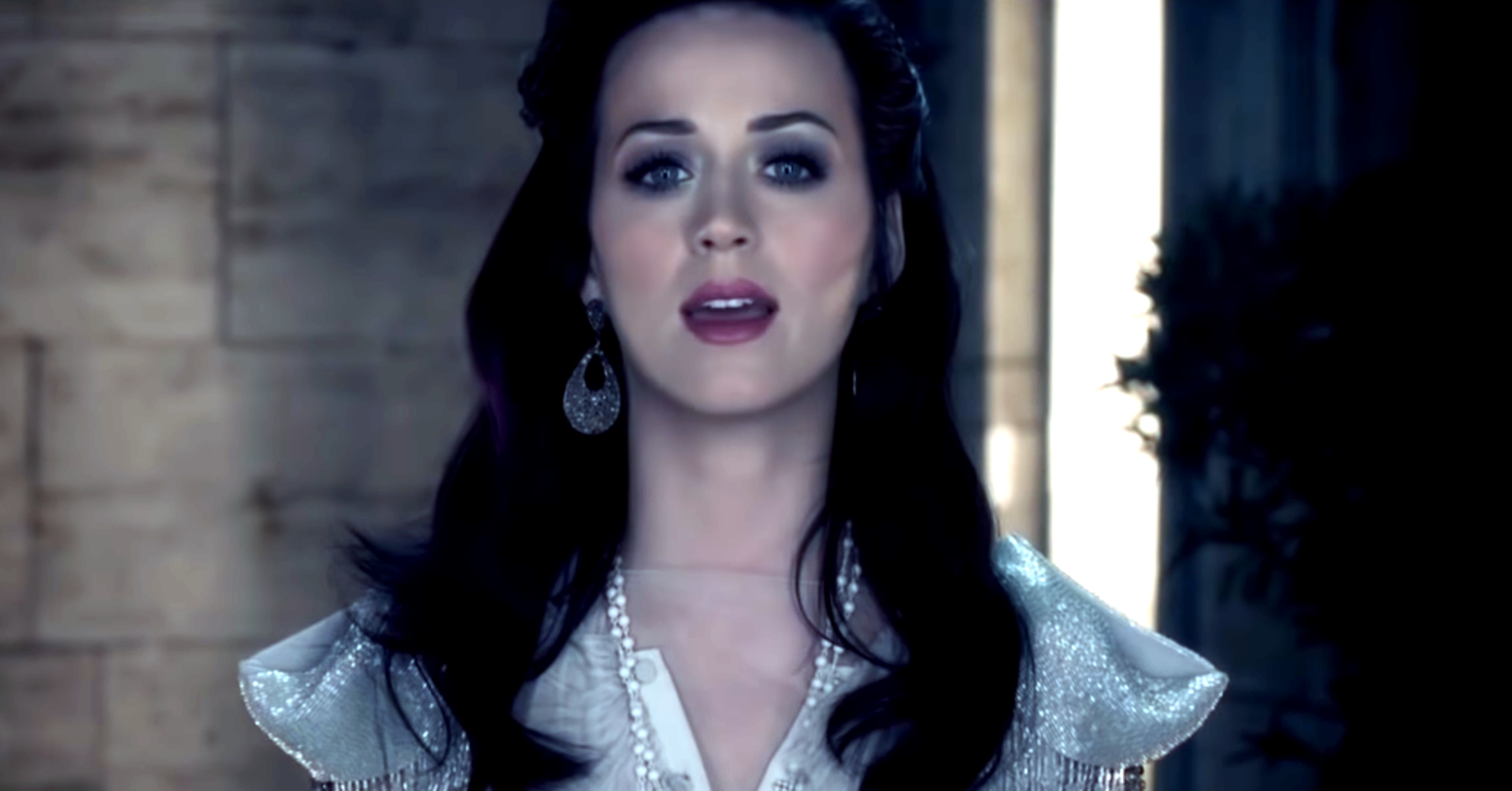 Katy Perry revela que considera Firework sua melhor música da década