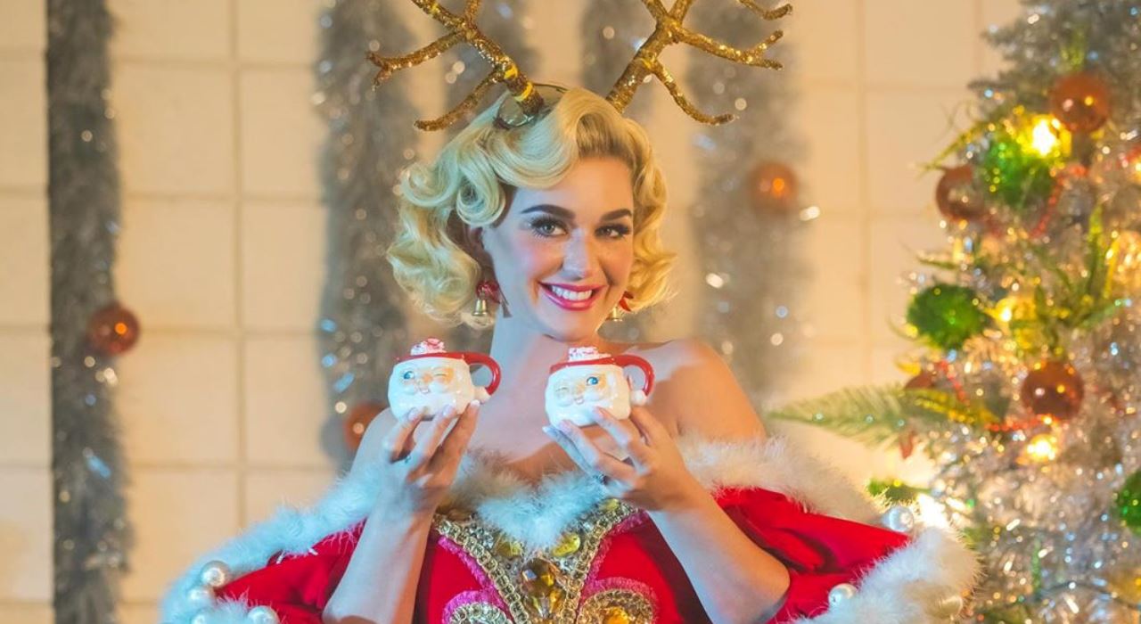 Katy Perry revela que gostaria de gravar canção natalina com Lady Gaga e Rihanna: “Como Lady Marmalade”