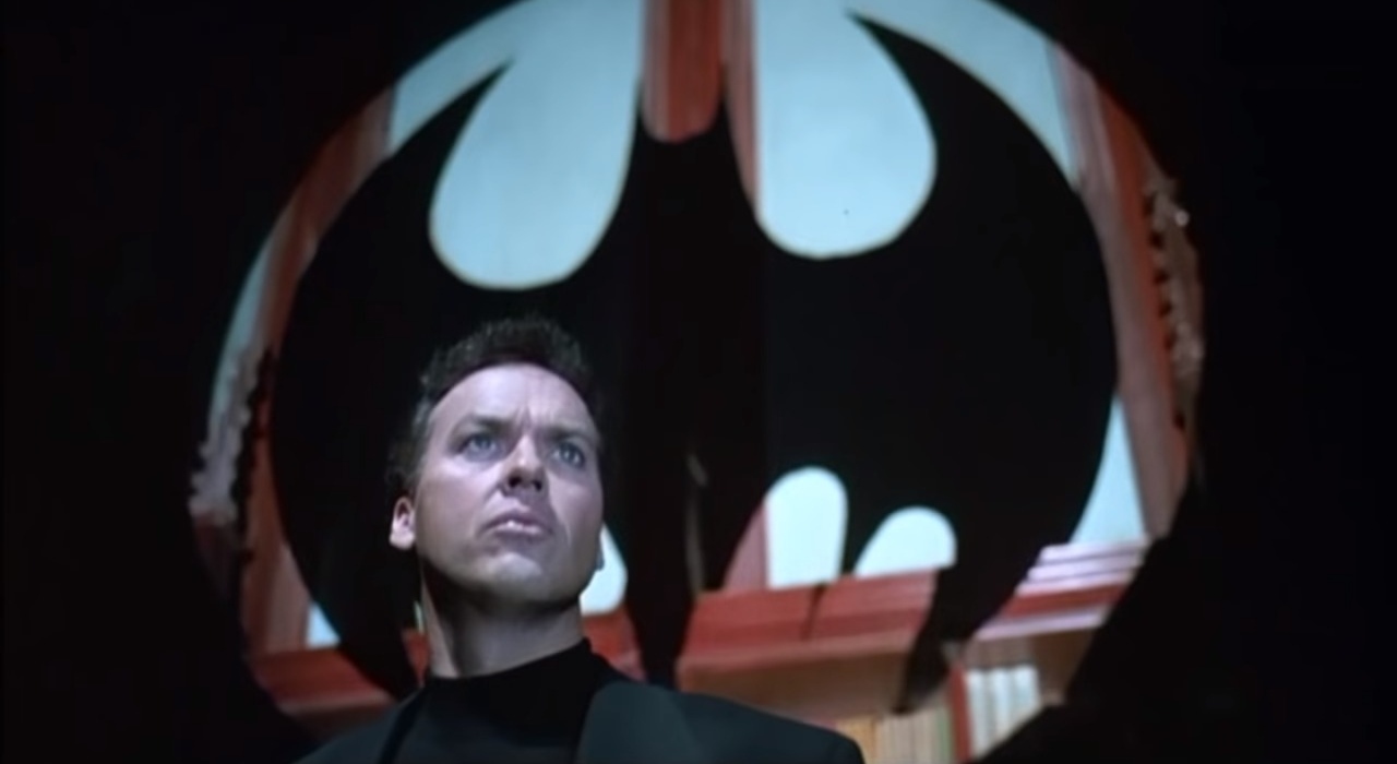 Crise Nas Infinitas Terras terá homenagem para o Batman de Michael Keaton