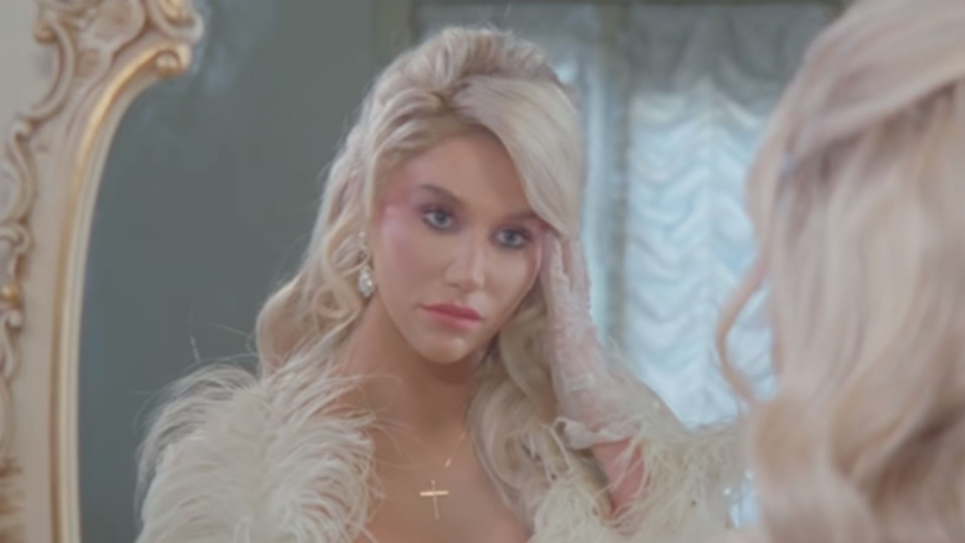Após batalhas judiciais com Dr. Luke, Kesha diz que não precisa ser definida pelo seu passado