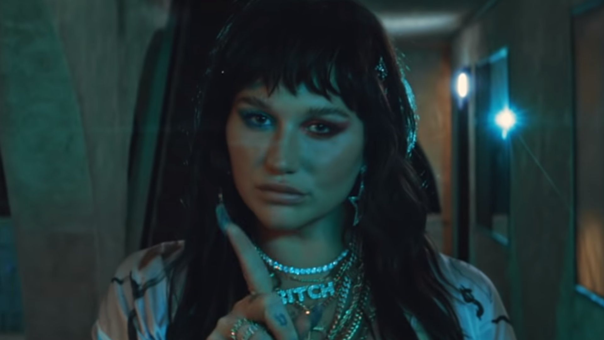 Dr. Luke vence novo processo contra Kesha
