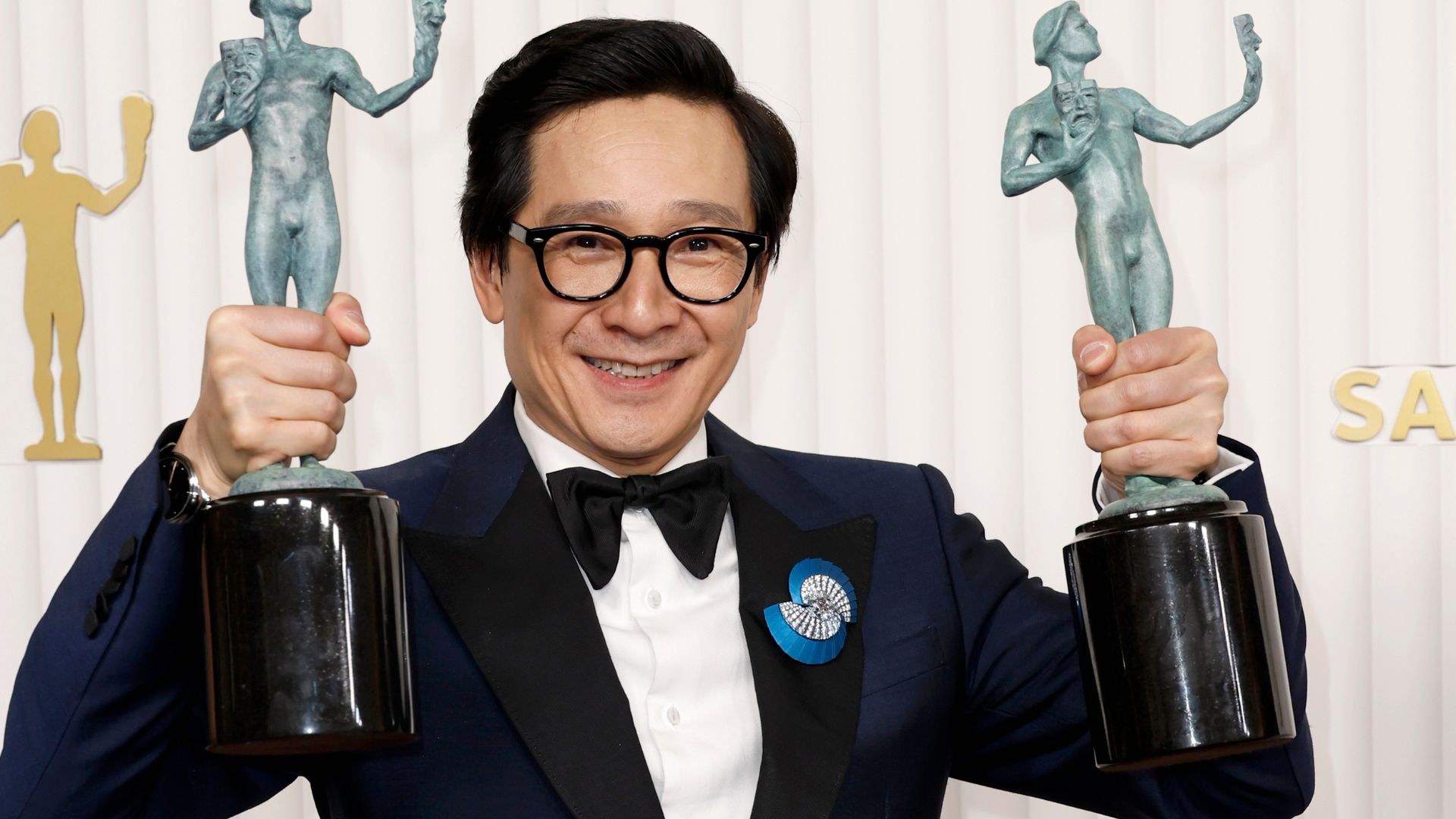Ke Huy Quan se torna o primeiro ator asiático a vencer o SAG Awards