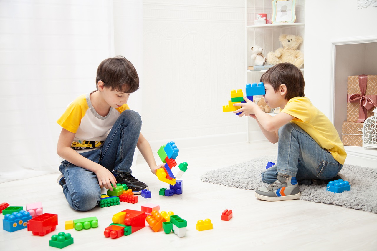 Seus filhos estão te “enlouquecendo” na quarentena? Veja 11 brincadeiras para fazer com crianças em casa