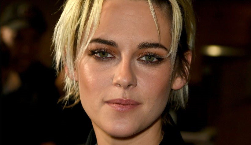 Kristen Stewart comenta sobre viver personagens LGBTQ+ e a pressão de assumir sua sexualidade