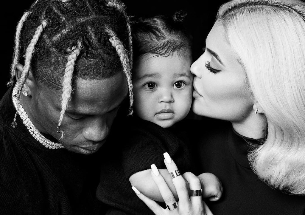 Kylie Jenner e Travis Scott estariam negociando custódia da filha