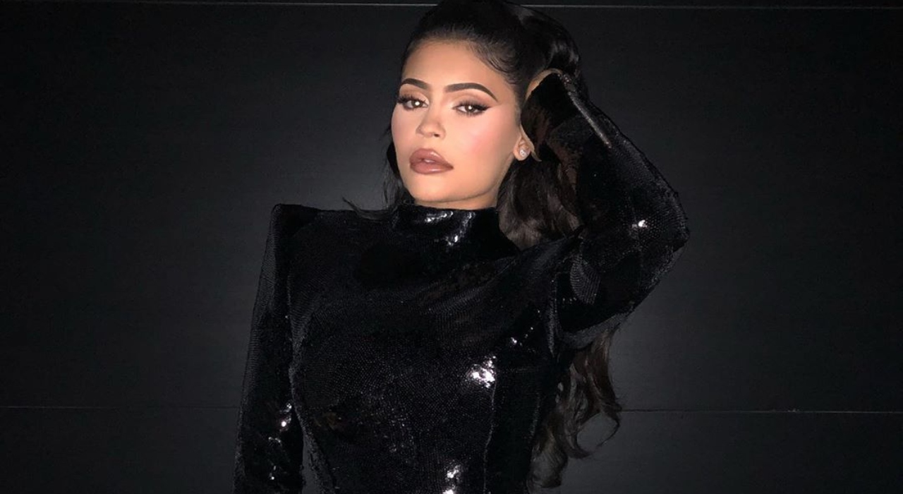 Capa da Playboy, Kylie Jenner afirma: ”Posso ser sexy e uma mãe durona”