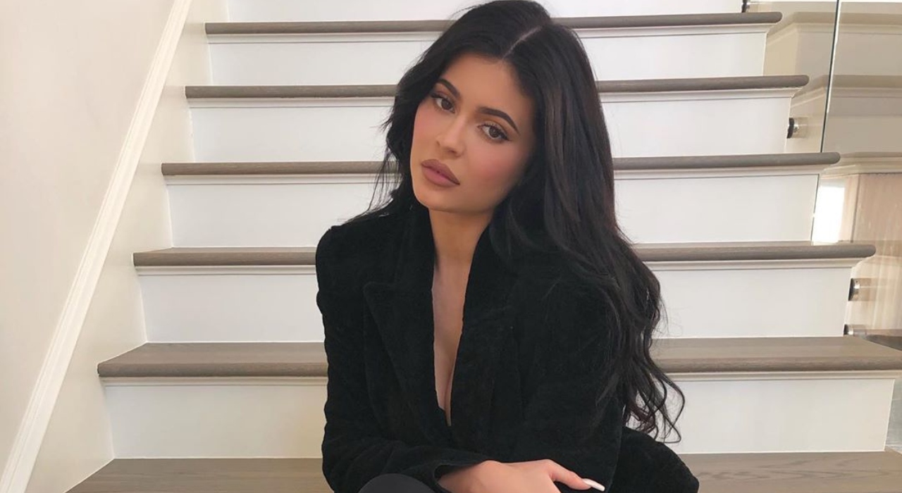 Aos 22 anos, Kylie Jenner fatura cerca de R$ 2,5 bilhões ao vender parte sua empresa de cosméticos
