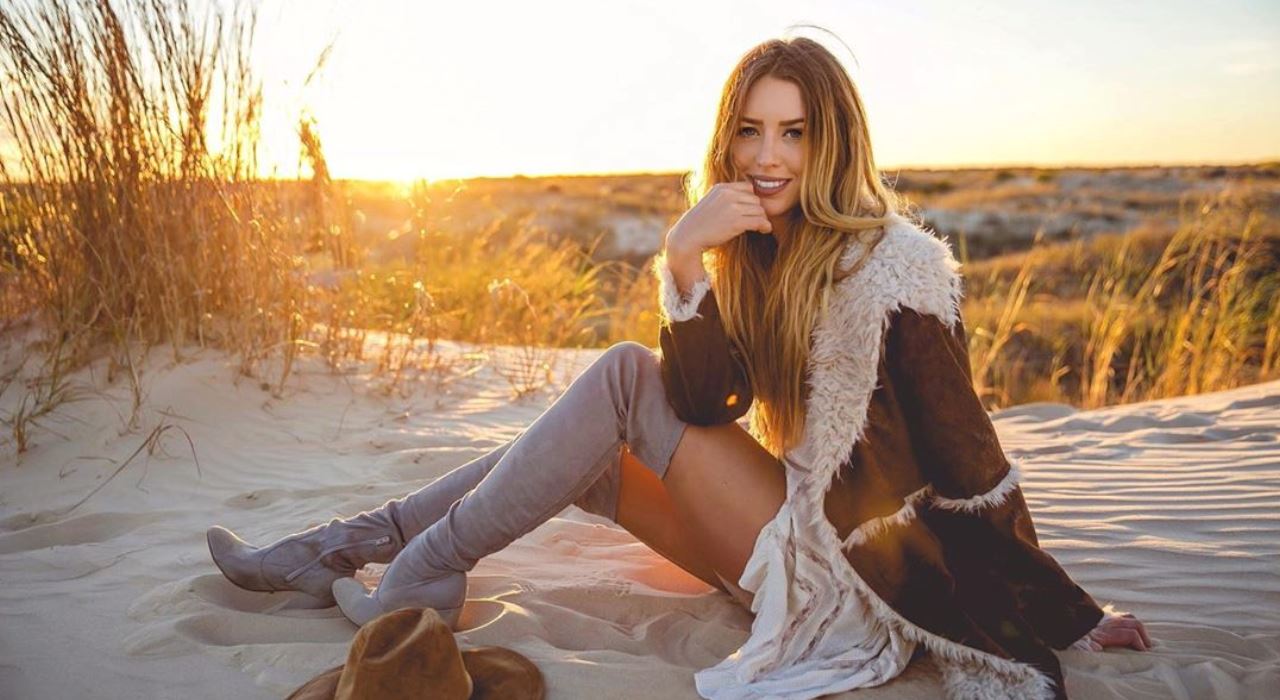 Cantora country Kylie Rae Harris morre aos 30 anos em acidente de carro