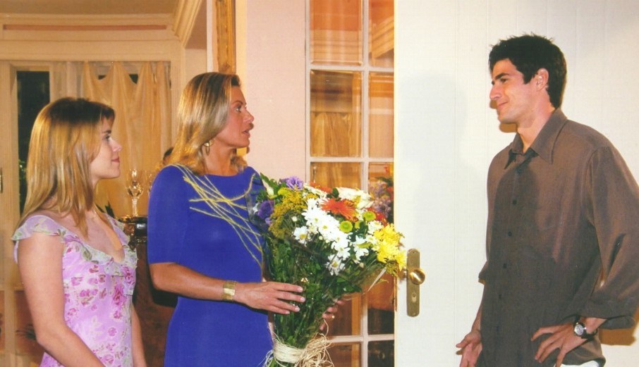 Atores relembram gravações de Laços de Família 20 anos após a estreia