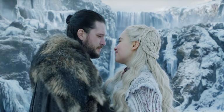 Kit Harington diz que foi ‘estranho’ beijar Emilia Clarke em ‘Game of Thrones’