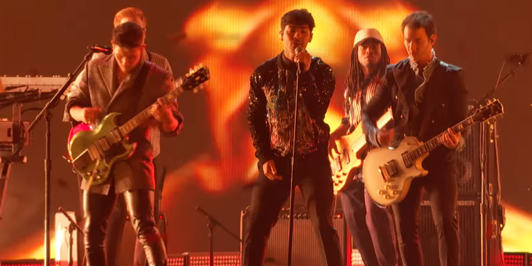 Jonas Brothers faz mix com ‘Jealous’, ‘Cake By the Ocean’ e ‘Sucker’