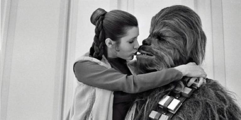 Filha de Carrie Fisher homenageia Peter Mayhew, o Chewbacca de ‘Star Wars’, morto aos 74 anos