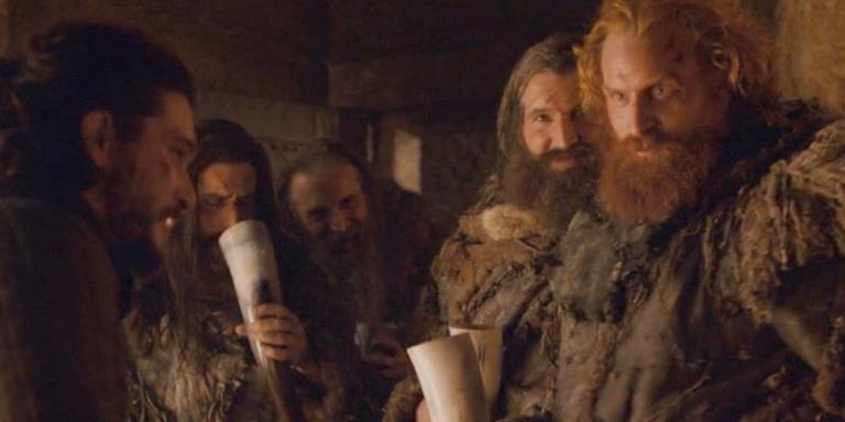 Criadores de ‘Game of Thrones’ foram figurantes na série (na mesma cena do copo!)