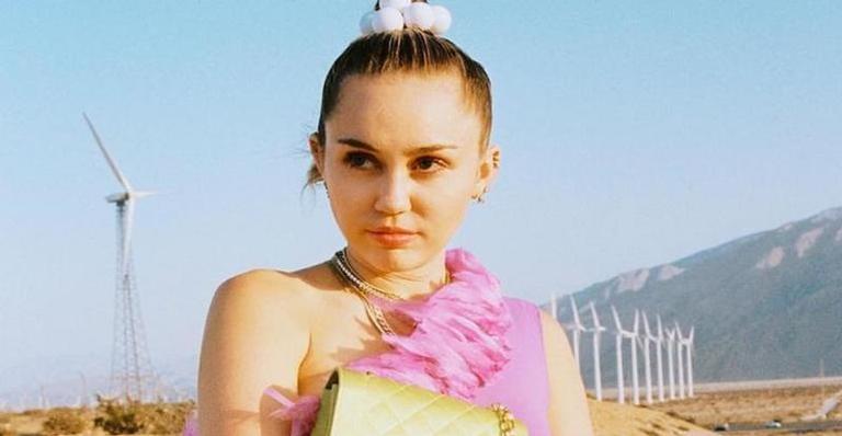 Miley Cyrus faz divulgação bombástica ao mostrar trecho de seu novo single