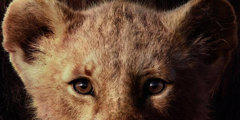 Simba olha para o legado do pai, Mufasa, no novo cartaz do remake de ‘O Rei Leão’