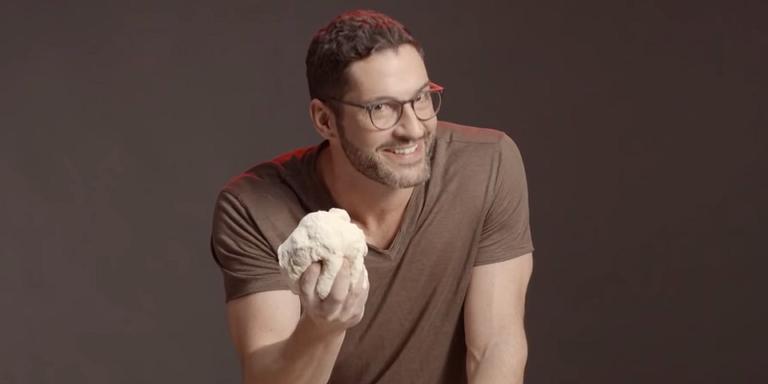 Tom Ellis, de ‘Lucifer’, prepara o pão que o diabo amassou em vídeo promocional