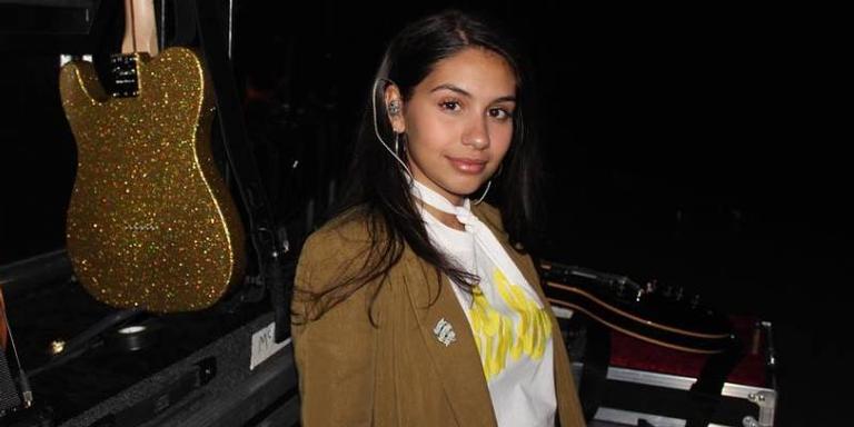 Alessia Cara canta ‘Flor de Lis’, de Djavan, em encontro com fãs