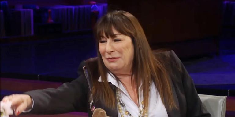 Anjelica Huston prefere literalmente comer pênis de búfalo do que falar do seu casamento com Jack Nicholson