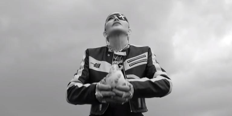 Madonna manda um pombo-correio para o Swae Lee no clipe de ‘Crave’