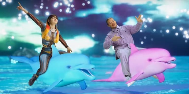 Charli XCX regrava versos de ‘Wannabe’, das Spice Girls, para música de Herve Pagez e Diplo