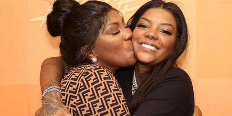 Iti malia! Mãe de Ludmilla tem deixados comentários fofos nas fotos da namorada da cantora