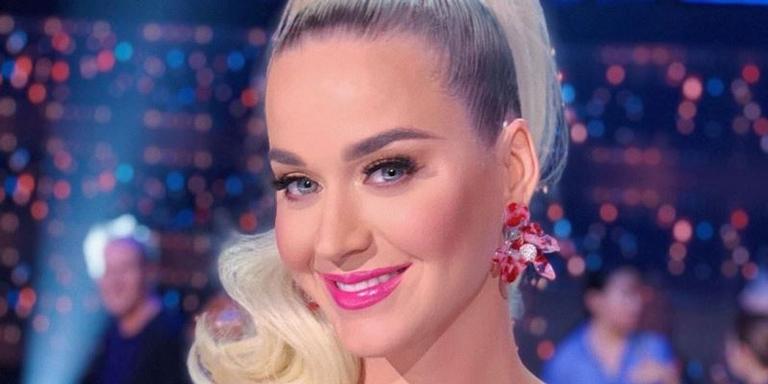 ‘Morta linda’: Katy Perry lança boné com seu meme em português