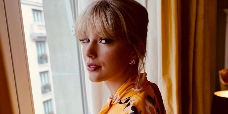 Taylor Swift se apresenta de surpresa no histórico bar LGBT Stonewall Inn